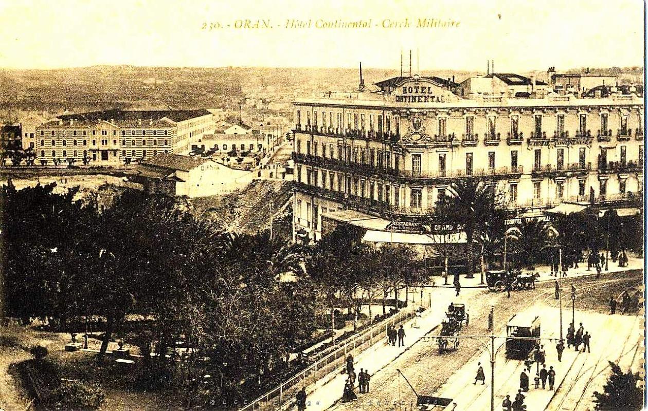PA c- 010- Place d'Armes- trams et autobus.JPG